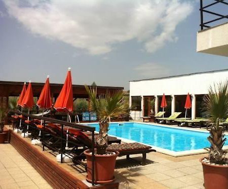 Omega Mamaia Nord Hotell Năvodari Exteriör bild