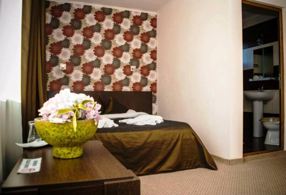Omega Mamaia Nord Hotell Năvodari Exteriör bild